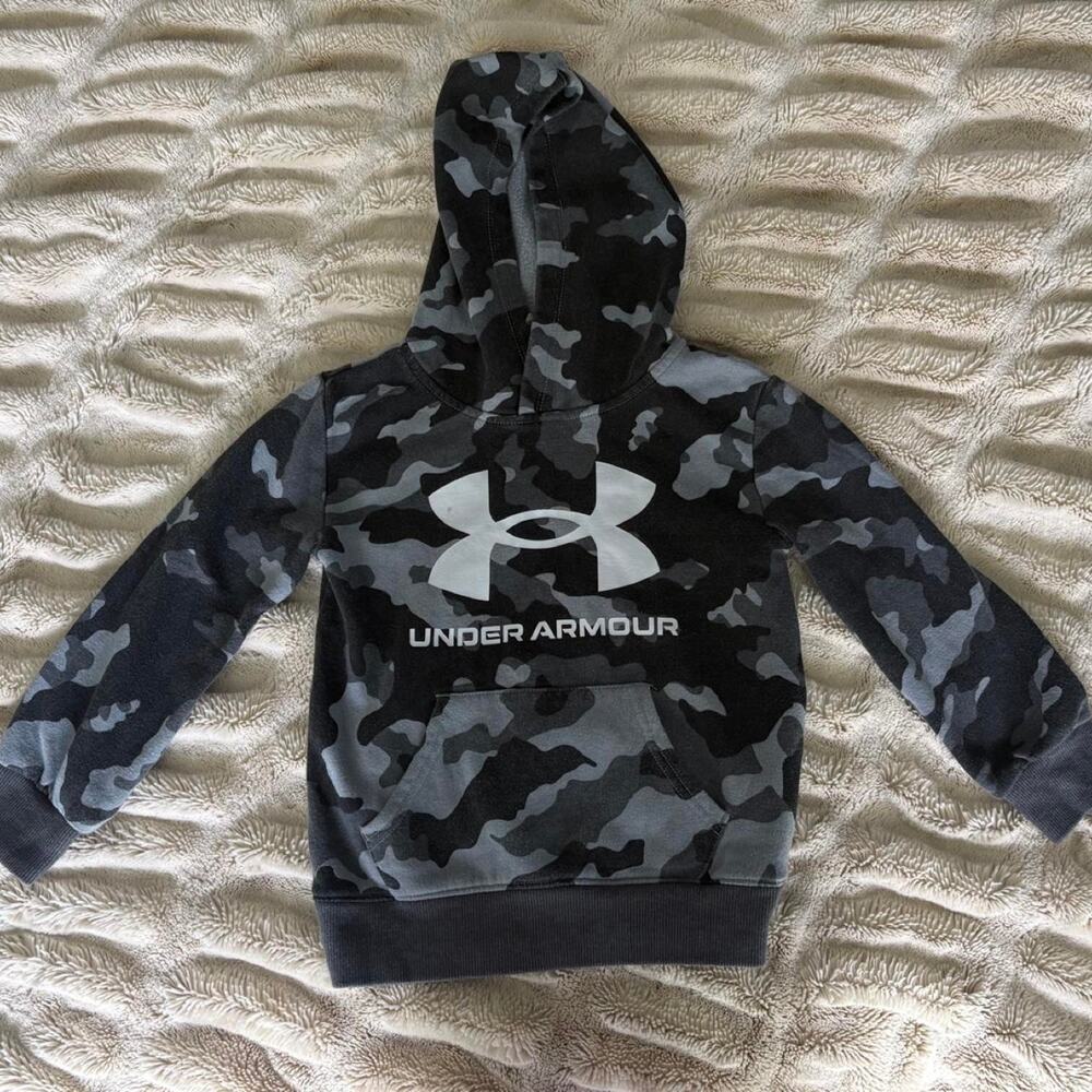 Under Armour Boys Grey Camo Pullover Hoodie size 4